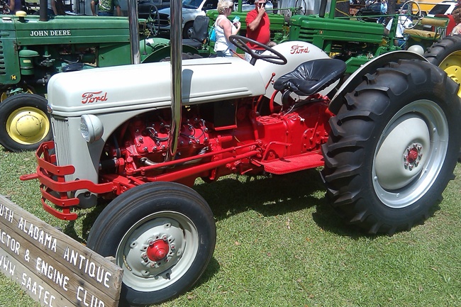 Flathead V8 conversion on a Ford 8N